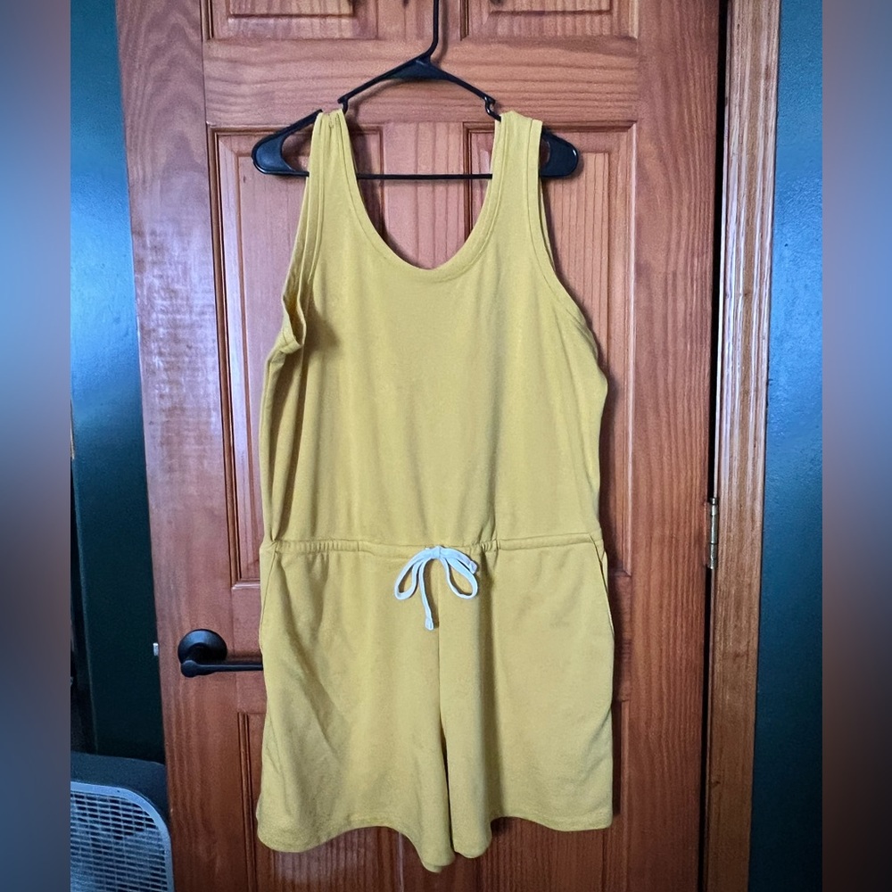 Old navy romper with pockets. Size XL